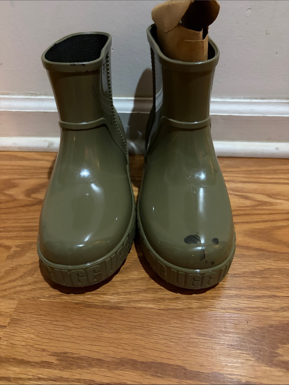 UGG Women Olive Rubber Rain Boots